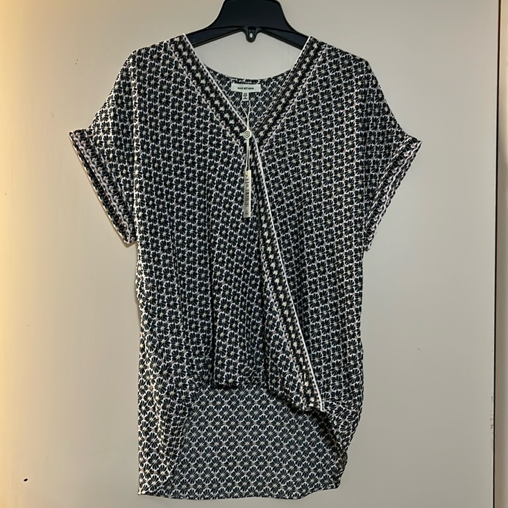 Max Studio black white and pink top with floral design